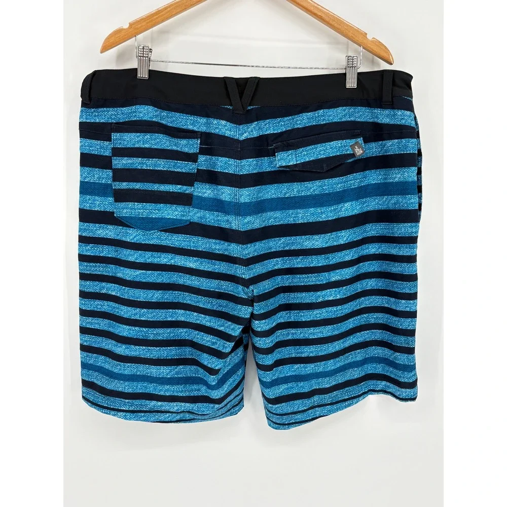 The North Face Class V Hybrid Board Shorts Mens 40 Blue Striped Swim Trunks